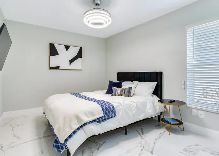 Villa Lux With Pool In Palm Harbor