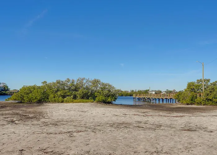 Dtwn Palm Harbor Condo: Walk To Water!